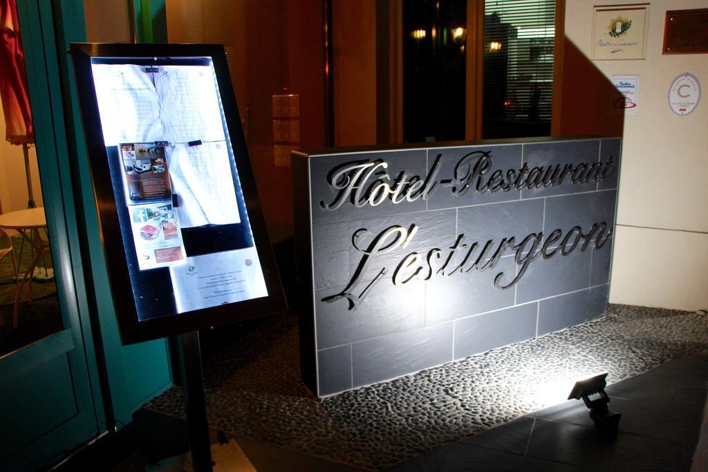 Hotel L'Esturgeon พัวส์ซี ภายนอก รูปภาพ