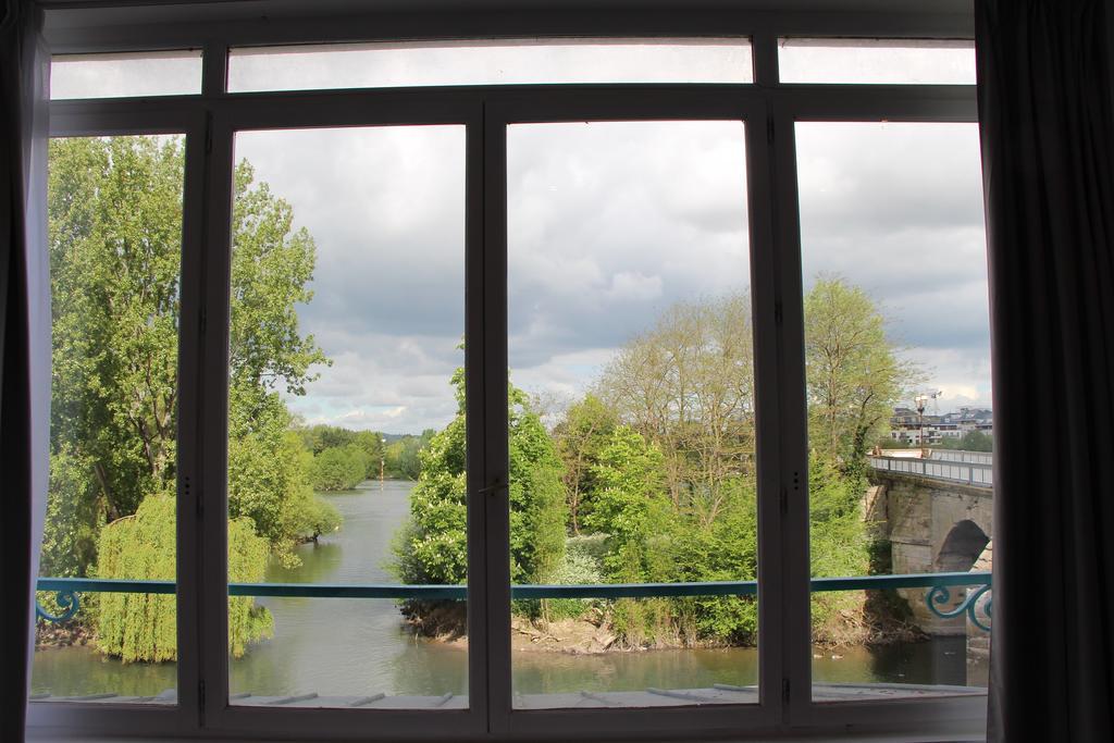 Hotel L'Esturgeon พัวส์ซี ห้อง รูปภาพ