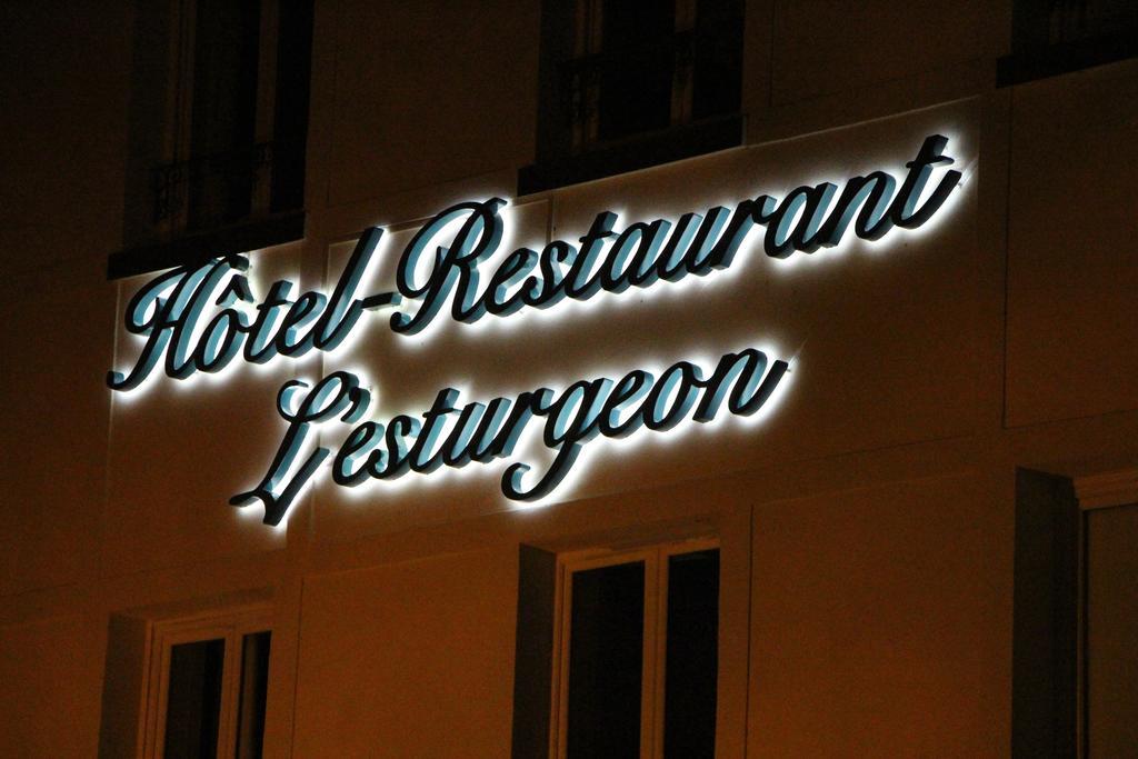 Hotel L'Esturgeon พัวส์ซี ภายนอก รูปภาพ