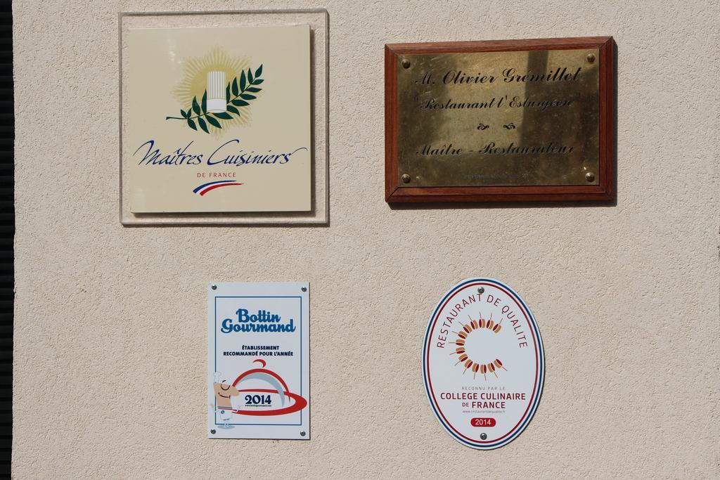 Hotel L'Esturgeon พัวส์ซี ภายนอก รูปภาพ